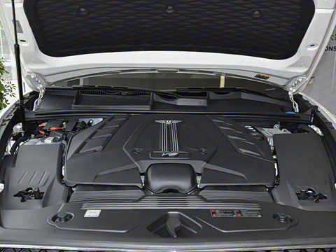 2026�� 4.0T V8 ������