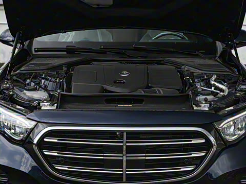 2025�� �Ŀ� E 300 L ʱ����