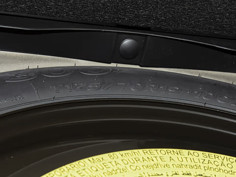 2025�� 200���������� 40 TFSI ����������