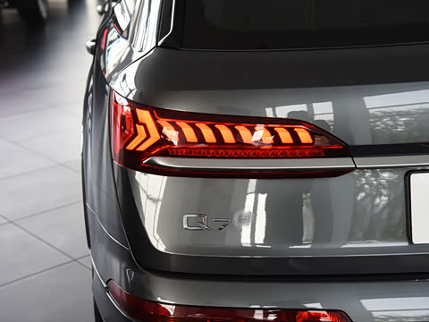 2022�� 55 TFSI quattro S line�˶���