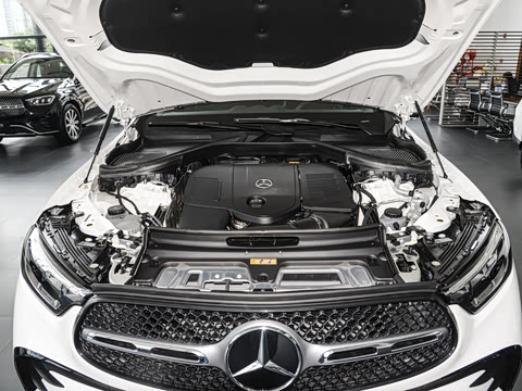 2025�� �Ŀ� GLC 260 L 4MATIC ������