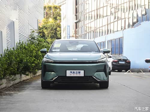 "初夏购车季"银河l6赠送充电桩及安装