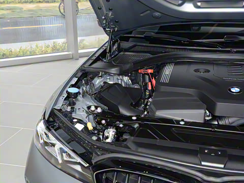 2025�� 330Li 50����������