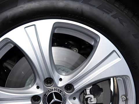 2020�� GLC 260 L 4MATIC ������