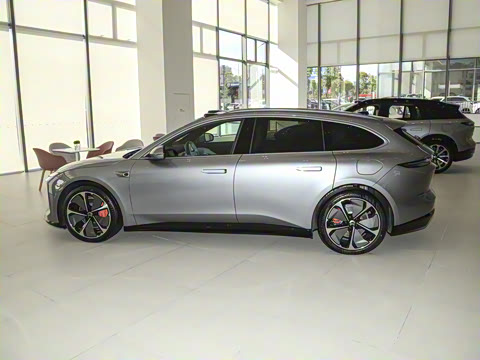 2025�� 75kWh Touring