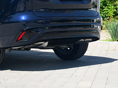 2024�� P250 R-Dynamic SE