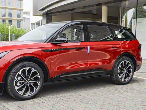 2025�� 2.0T ������������˹��