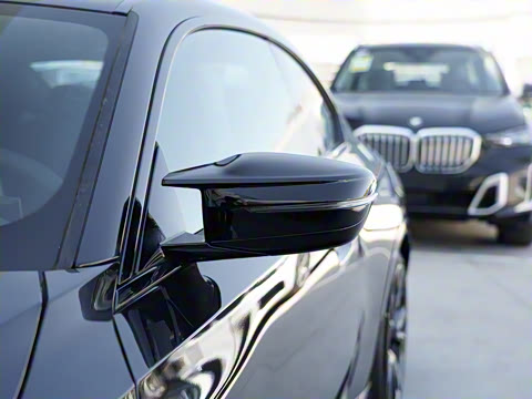 2025�� M240i xDrive