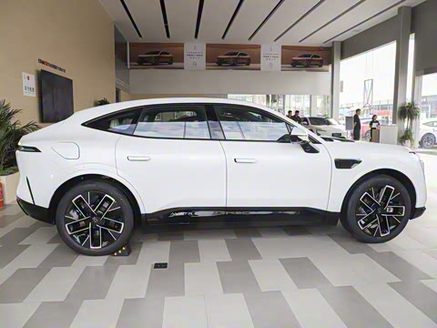 2025�� �Ŀ� Max ���̰�