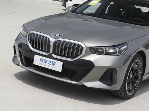 2025�� 530Li xDrive M�˶���װ