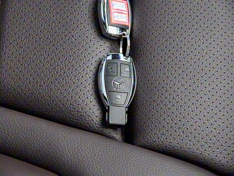 2019�� GLC 260 4MATIC ������