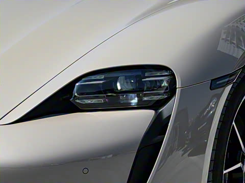 2022�� �Ŀ� Taycan