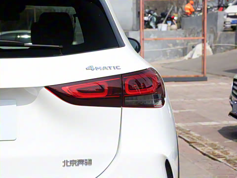 2023�� GLA 220 4MATIC