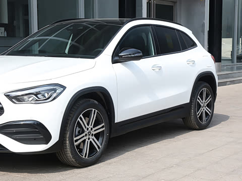 2023�� GLA 220 4MATIC