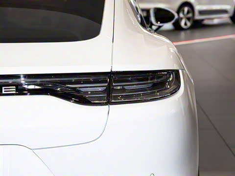 2023�� �Ŀ� Panamera 4 E-Hybrid ����� 2.9T