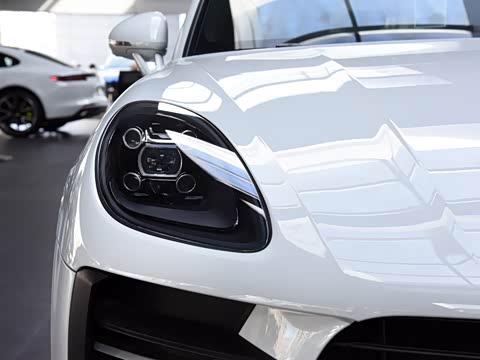 2018�� Macan 2.0T