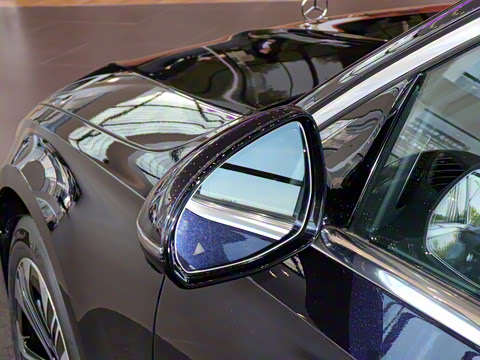 2025�� �Ŀ� E 300 L ������