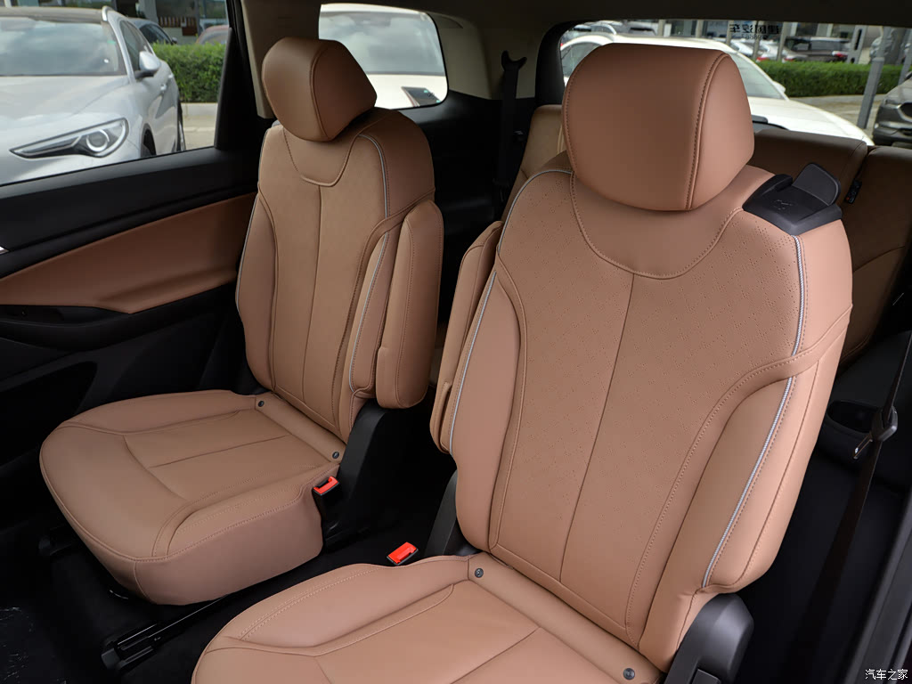 2021款323t轻混动互联尊贵型