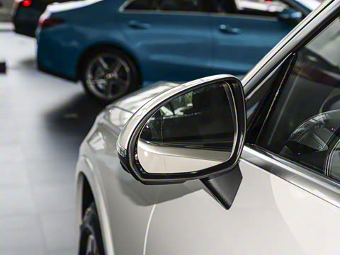 2025�� �Ŀ� GLC 260 L 4MATIC ������