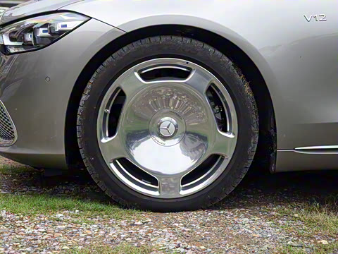 2025�� �Ŀ� S 680 4MATIC