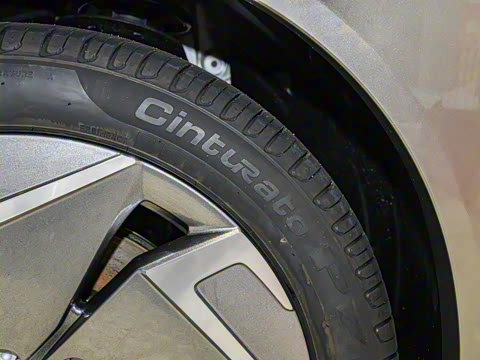 2022�� 620km Z���� 160kW 76.8kWh