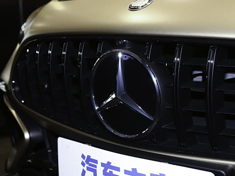 2026�� AMG SL 63 Golden Coast