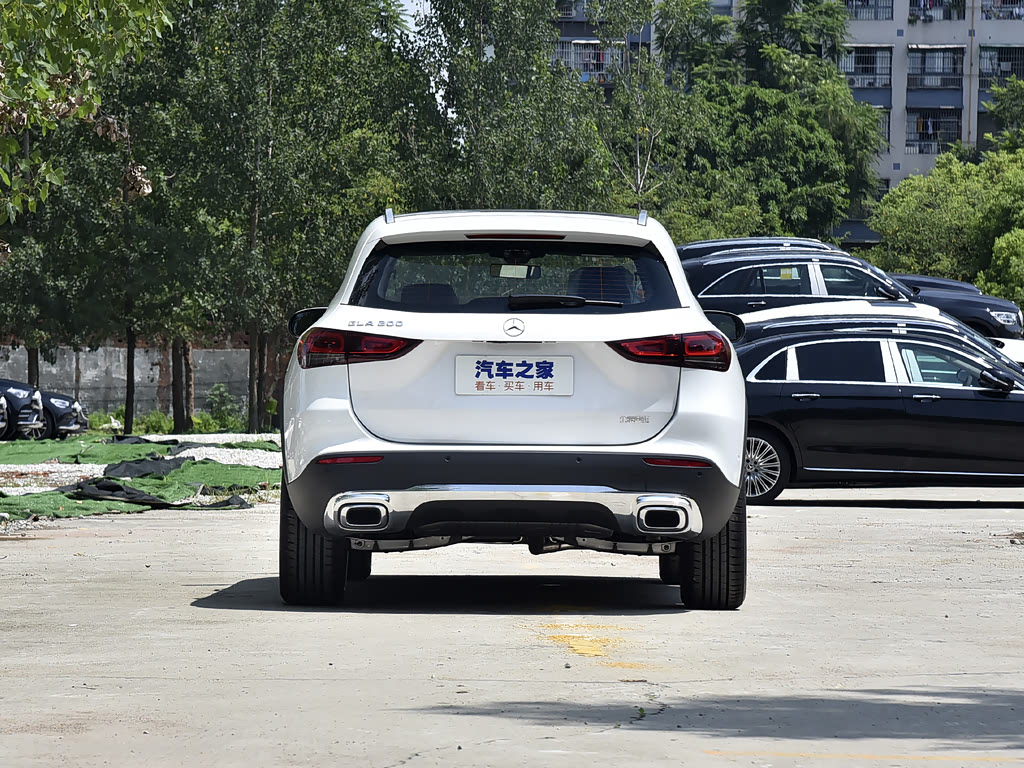 Mercedes-Benz GLA I (X156) Рестайлинг, Внедорожник 5 дв.: фото поколения