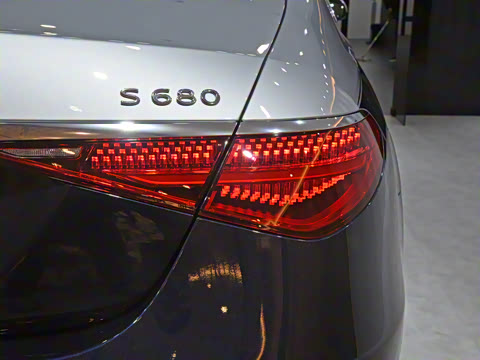 2023�� S 680 4MATIC ���ĸ߶��׷���˫ɫ