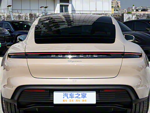 2022�� �Ŀ� Taycan