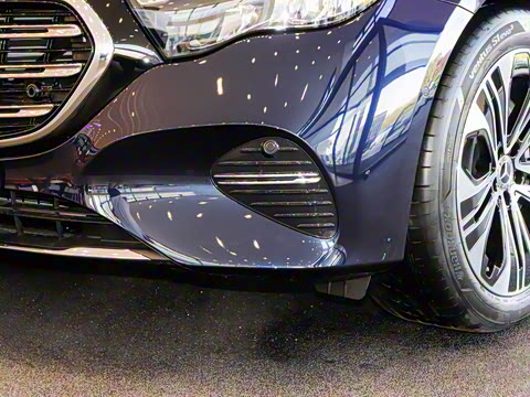 2025�� �Ŀ� E 300 L ������