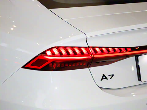 2025�� 55 TFSI quattro ������