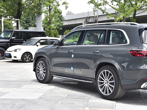 2025�� GLS 450 4MATIC ������