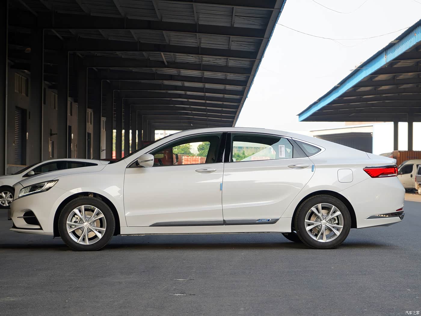 汽车之家>汽车图片>吉利汽车>博瑞>2020款1.5tmhev耀享版>1400_1050
