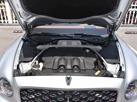 2026�� 4.0T V8 Mulliner