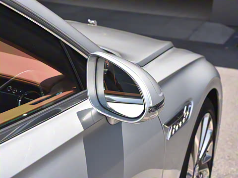 2026�� 4.0T V8 Mulliner