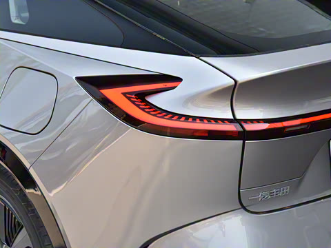 2025�� 550 PRO���а�