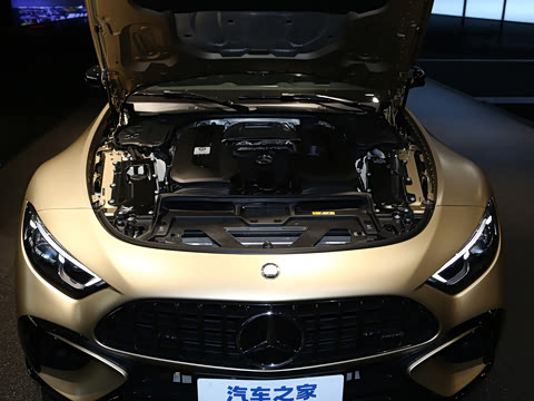 2026�� AMG SL 63 Golden Coast