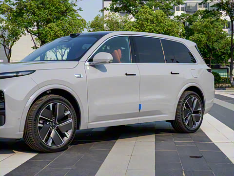 2025�� Pro ���ܻ��°�