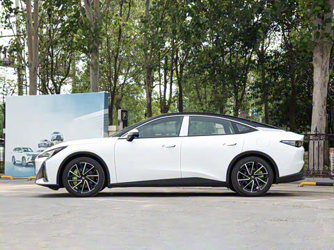 2025�� 560MAX 185kW