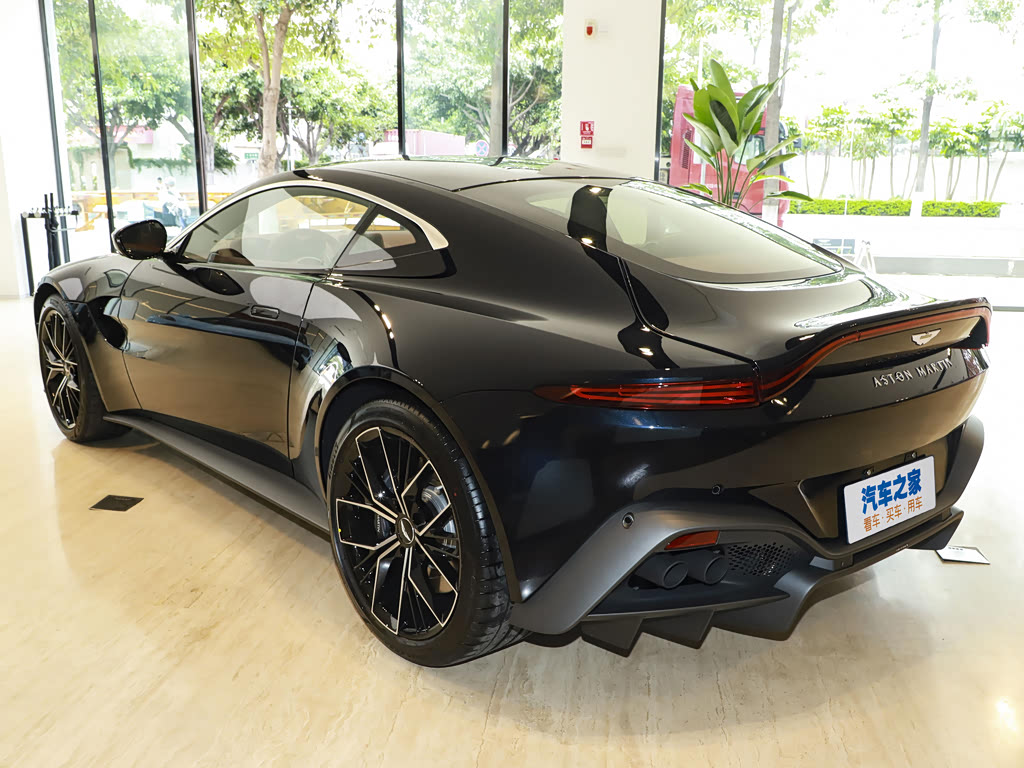 Aston Martin V8 Vantage IV, Купе: фото поколения