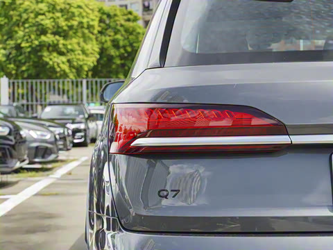 2025�� 45 TFSI quattro S line�˶���