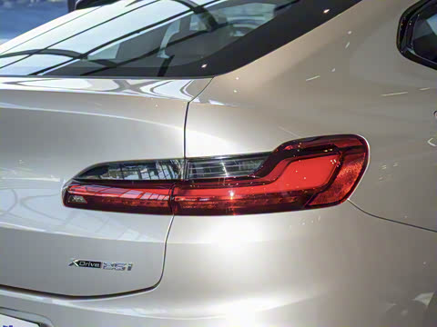 2021�� �Ŀ� xDrive 25i M�˶���ҹ��װ