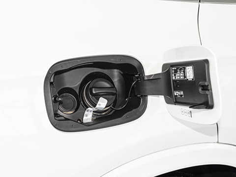 2025�� �Ŀ� GLC 260 L 4MATIC ������