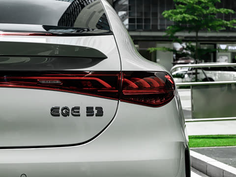 2023�� AMG EQE 53 4MATIC+