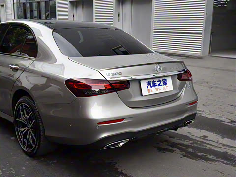 2021�� �Ŀ� E 300 �˶���