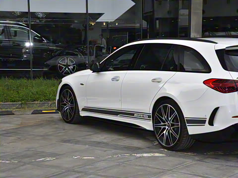 2025�� AMG C 43 4MATIC ���нγ� �ر��