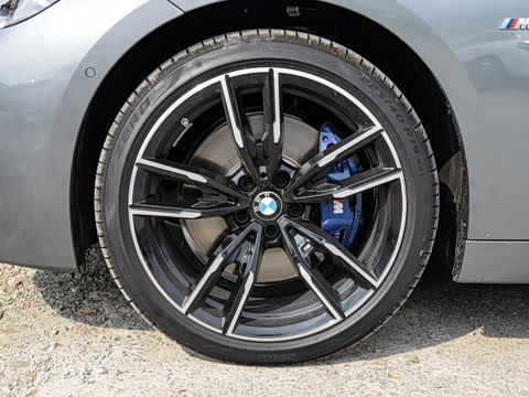 2025�� M240i xDrive