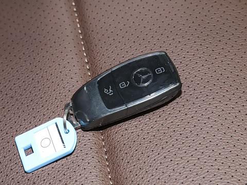 2025�� GLS 450 4MATIC ������