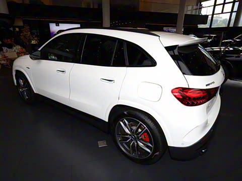 2025�� AMG GLA 35 4MATIC