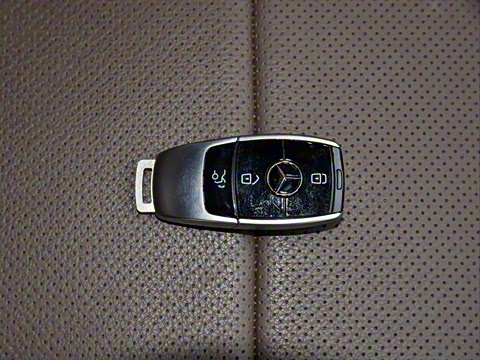 2021�� �Ŀ� E 300 �˶���